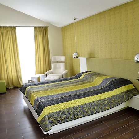 Glicinia Hotel غولدن ساندز الغرفة الصورة