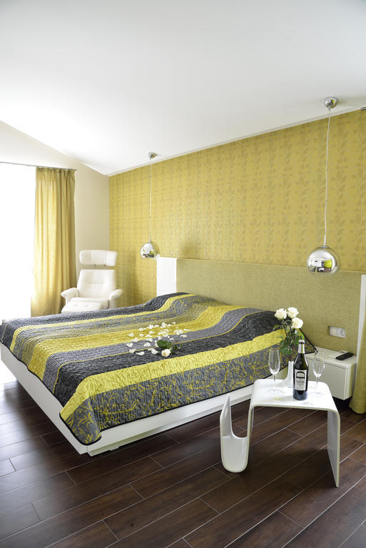 Glicinia Hotel غولدن ساندز الغرفة الصورة