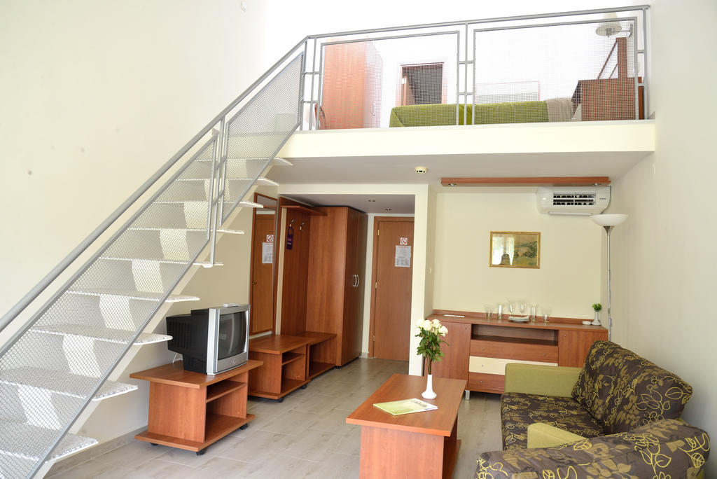 Glicinia Hotel غولدن ساندز الغرفة الصورة